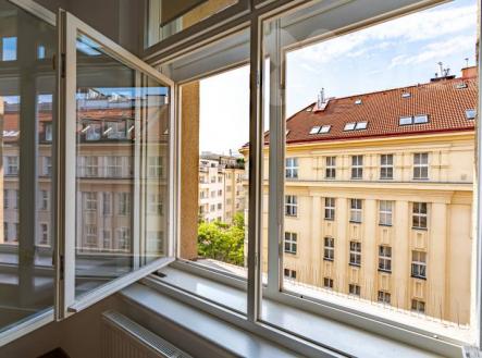 Citlivě zrekonstruovaný byt 3+kk u metra A k pronájmu | Pronájem bytu, 3+kk, 69 m²