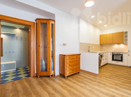 Citlivě zrekonstruovaný byt 3+kk u metra A k pronájmu | Pronájem bytu, 3+kk, 69 m²