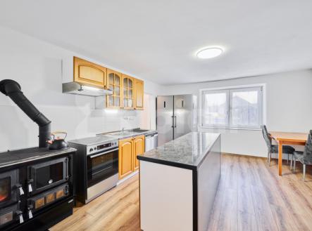 Prodej ideální 1/2 bytového domu, 2x  2+1 , 60m2, pozemek 635 m2 | Prodej - dům/vila, 285 m²