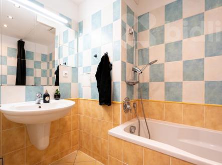 Krásný slunný byt 2+kk s balkonem,  garáží a sklepem, nedaleko Vyšehradu | Prodej bytu, 2+kk, 57 m²