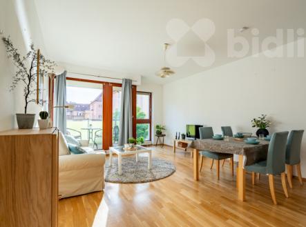 Krásný slunný byt 2+kk s balkonem,  garáží a sklepem, nedaleko Vyšehradu | Prodej bytu, 2+kk, 57 m²