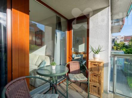 Krásný slunný byt 2+kk s balkonem,  garáží a sklepem, nedaleko Vyšehradu | Prodej bytu, 2+kk, 57 m²