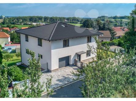 Prostorný dům pro rodinu i podnikání | Prodej - dům/vila, 276 m²