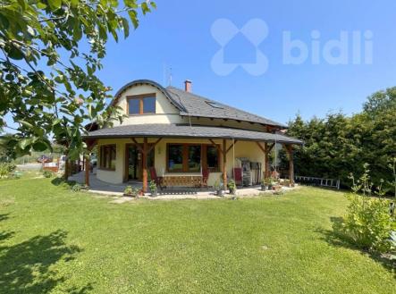Prostorný rodinný dům v Černíkách - kvalitní stavba, nízké náklady, klidné místo | Prodej - dům/vila, 230 m²