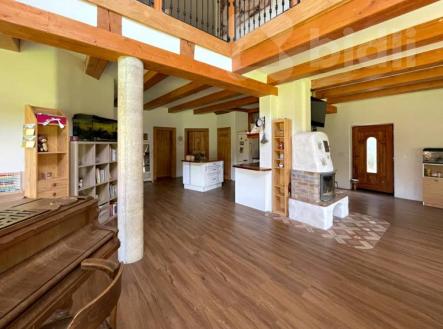 Prostorný rodinný dům v Černíkách - kvalitní stavba, nízké náklady, klidné místo | Prodej - dům/vila, 230 m²
