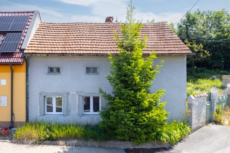 Rodinný dům 3+kk, UP 100 m2, CP 509 m2, obec Zlámanec