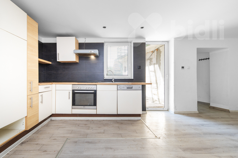 Rodinný dům 3+kk, UP 100 m2, CP 509 m2, obec Zlámanec