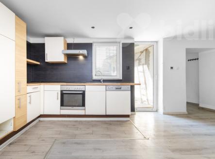 Rodinný dům 3+kk, UP 100 m2, CP 509 m2, obec Zlámanec | Prodej - dům/vila, 100 m²