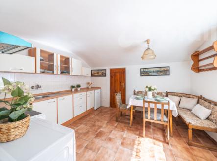 Prodej dvougeneračního RD s garáží, 2 terasami, dílnou a 2 sklepy, Beroun | Prodej - dům/vila, 237 m²
