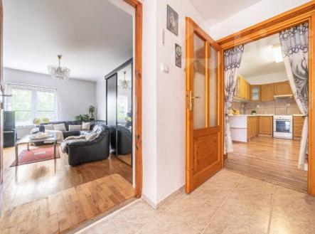 Prodej dvougeneračního RD s garáží, 2 terasami, dílnou a 2 sklepy, Beroun | Prodej - dům/vila, 237 m²