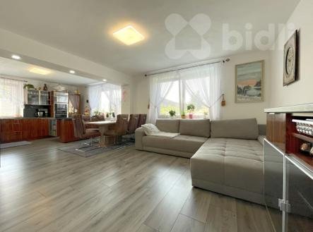 OBÝVACÍ MÍSTNOST S JÍDELNOU A KUCHYNÍ | Prodej - dům/vila, 141 m²