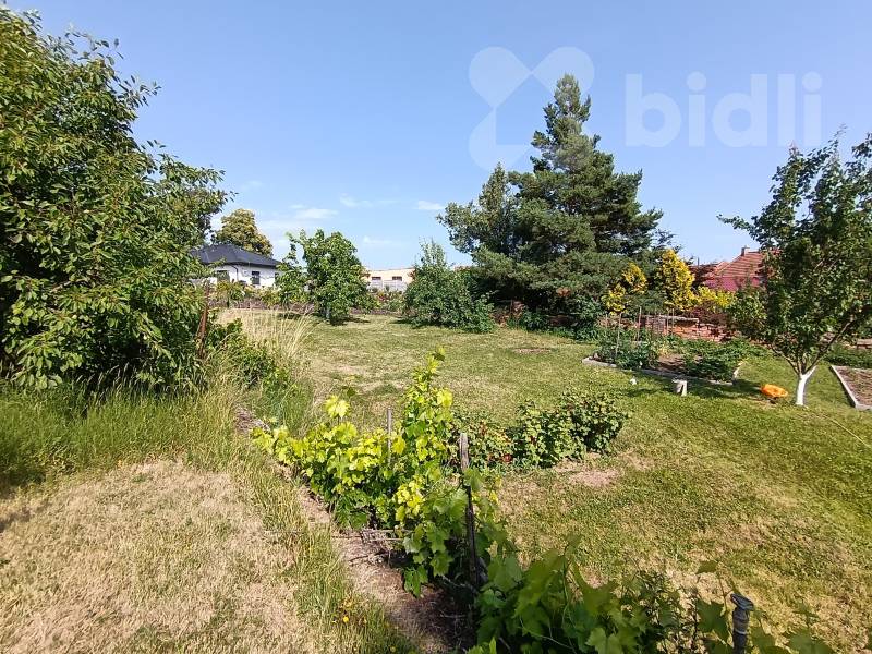 Prodej pozemku k výstavbě RD , 1586m2, Bílovice-Lutotín - Lutotín