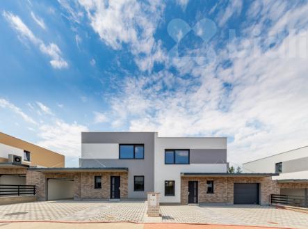 Moderní novostavba 5+kk s pozemkem 499 m2 - ideální pro rodinu, Hořovice | Prodej - dům/vila, 126 m²