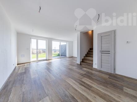 Moderní novostavba 5+kk s pozemkem 499 m2 - ideální pro rodinu, Hořovice | Prodej - dům/vila, 126 m²