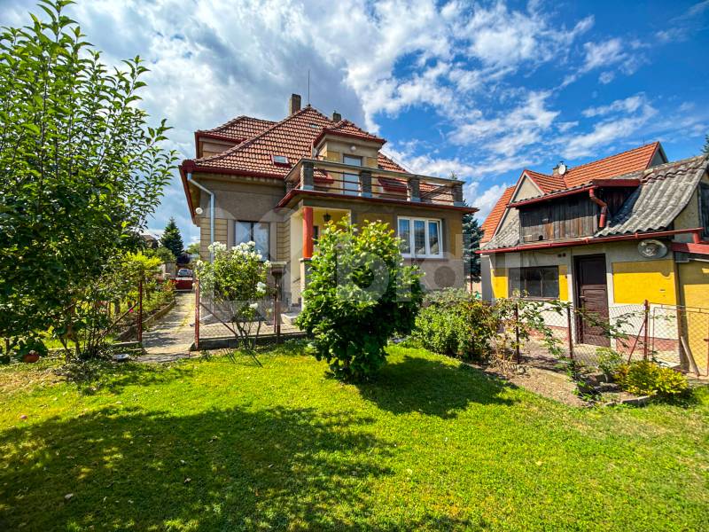 Prodej rodinného domu 196 m2, pozemek 995 m2, garáž, Praha 6 - Nebušice