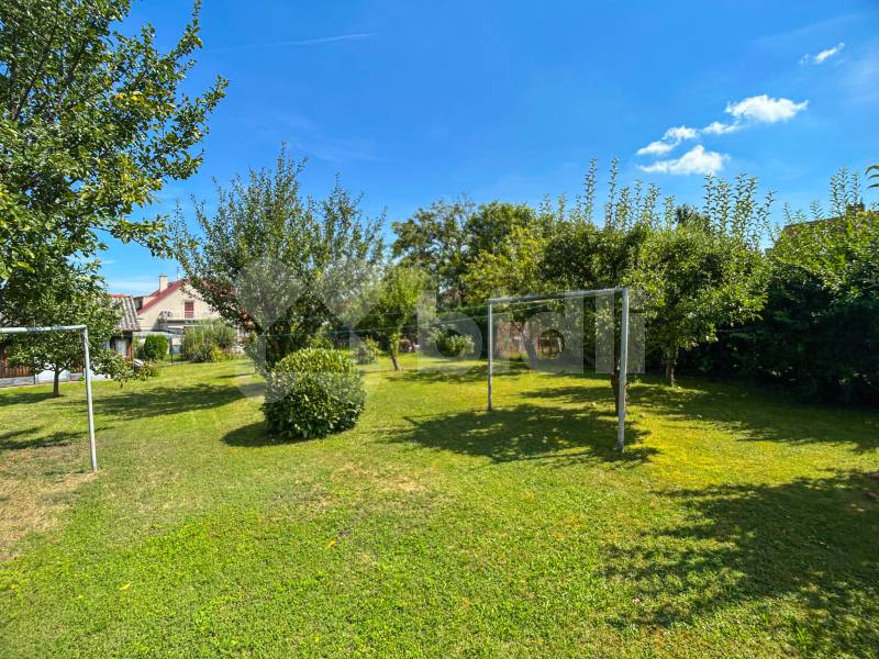 Prodej rodinného domu 196 m2, pozemek 995 m2, garáž, Praha 6 - Nebušice