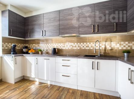 byt 4+KK v rodinném domě s garáží a zahradou, Popovičky | Prodej bytu, 4+kk, 166 m²