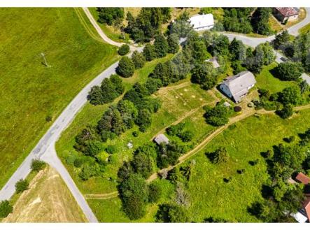 Chalupa s duší malíře Lukavského a rozlehlým pozemkem - Těšíkov u Šternberka | Prodej - dům/vila, 220 m²