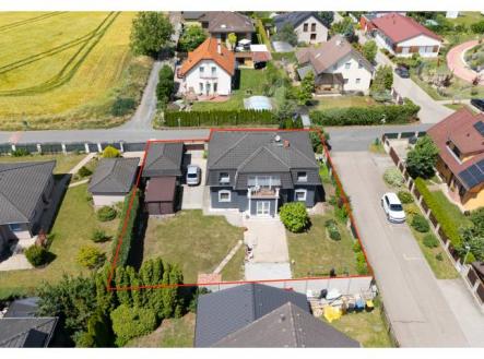Exklusívně nabízíme rodinný dům v obci Hovorčovice. | Prodej - dům/vila, 180 m²
