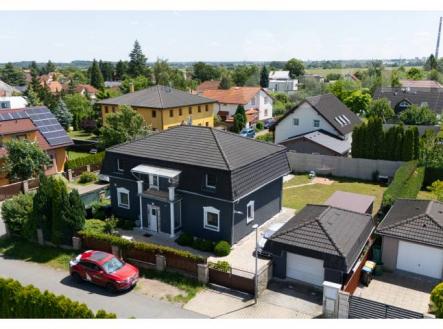 Exklusívně nabízíme rodinný dům v obci Hovorčovice. | Prodej - dům/vila, 180 m²
