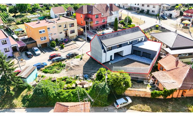 Prodej rodinného domu 5+kk, CPP 231m2, garáž, pozemek 305m2, Zaječí