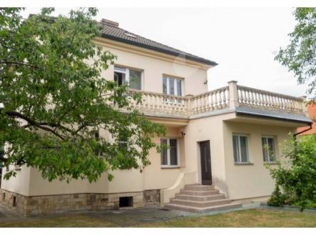 Vila ze zahrady | Prodej - dům/vila, 193 m²