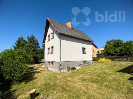Prodej rodinného domu s rovinatým pozemkem 863 m&#178; v krásné přírodě | Prodej - dům/vila, 90 m²
