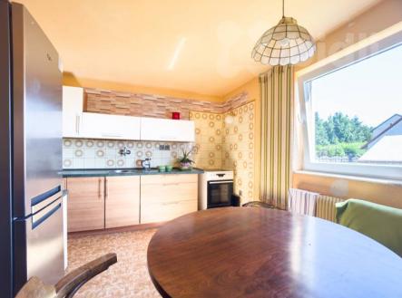Prodej rodinného domu s rovinatým pozemkem 863 m&#178; v krásné přírodě | Prodej - dům/vila, 90 m²