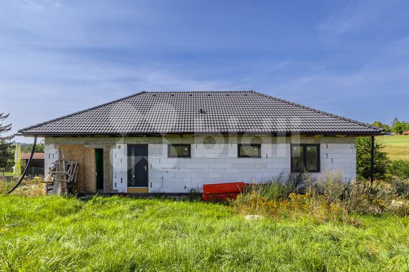 Prodej pozemku s rodinným domem 140m&#178;  ve Vranicích