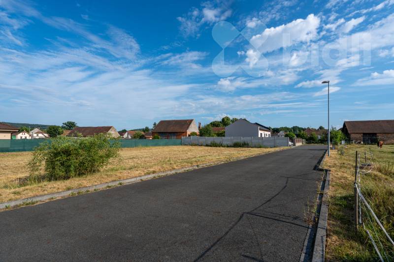 Prodej Stavebního pozemku 1.216 m2; s kompletními inženýrskými sítěmi v Dolní Lukavici