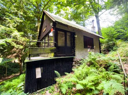 Prodej chaty o velikosti 38 m2 v lese s elektřinou | Prodej - chata/rekreační objekt, 38 m²