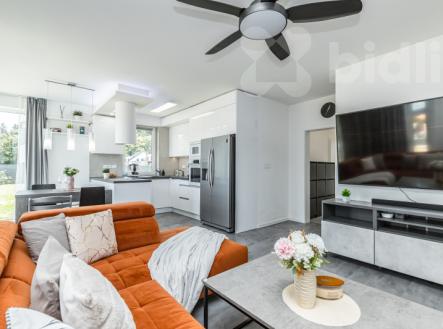 Novostavba 5+kk s garáží a pozemkem 519 m2, Komorní Hrádek | Prodej - dům/vila, 115 m²