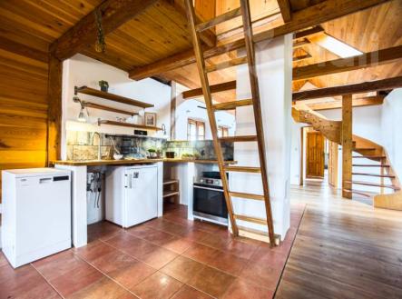 Veliny - poloroubenka - pozemek 4485m2 | Prodej - dům/vila, 121 m²