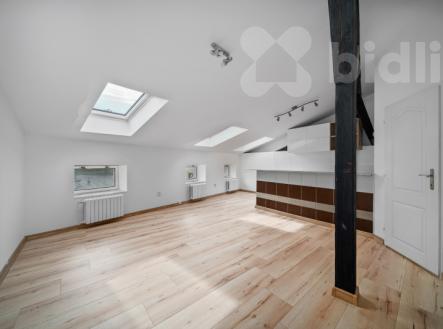 Pronájem podkrovního bytu 2+KK v centru Trutnova | Pronájem bytu, 2+kk, 62 m²