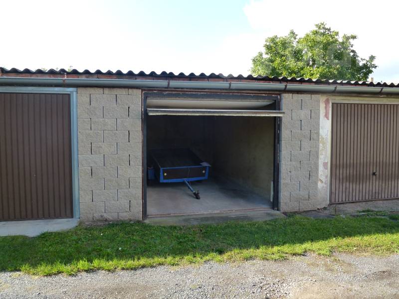 Prodej garáže, 19 m2, OV, Kněževes, ul. Štrosova