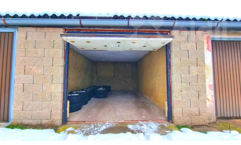 Prodej garáže, 19 m2, OV, Kněževes, ul. Štrosova