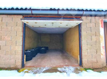 Prodej garáže, 19 m2, OV, Kněževes, ul. Štrosova | Prodej - malý objekt/garáž