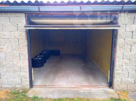 Prodej garáže, 19 m2, OV, Kněževes, ul. Štrosova | Prodej - malý objekt/garáž