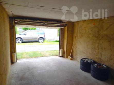 Prodej garáže, 19 m2, OV, Kněževes, ul. Štrosova | Prodej - malý objekt/garáž