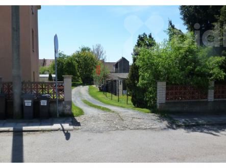 Prodej garáže, 19 m2, OV, Kněževes, ul. Štrosova | Prodej - malý objekt/garáž