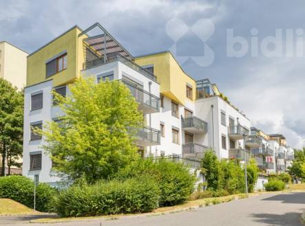 pronájem 2+KK s balkonem a garážovým stáním, Praha 5 - Hlubočepy | Pronájem bytu, 2+kk, 74 m²