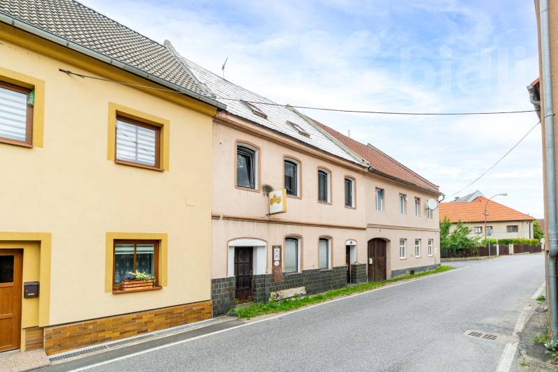 Prodej, dům zastavěná plocha 121 m2, užitná plocha 303 m2, Kravaře u České lípy