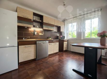 Prostorný byt 2+1 s potenciálem a výhledem do zeleně - Liberec | Prodej bytu, 2+1, 79 m²