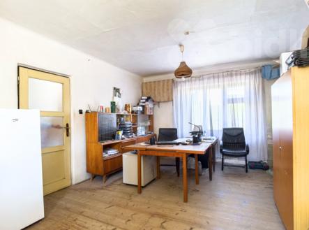 Rodinný dům s uzavřeným dvorem - ideální pro klidné bydlení i podnikání | Prodej - dům/vila, 190 m²