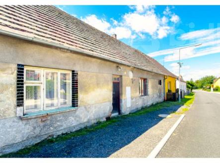 Rodinný dům s uzavřeným dvorem - ideální pro klidné bydlení i podnikání | Prodej - dům/vila, 190 m²