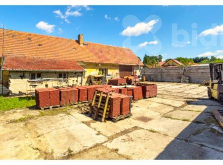 Rodinný dům s uzavřeným dvorem - ideální pro klidné bydlení i podnikání - Opařany | Prodej - dům/vila, 190 m²