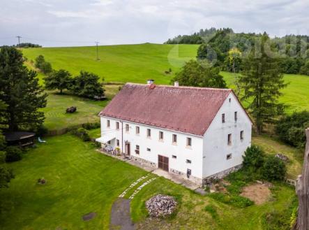 Prodej rodinného domu 310 m2 se stodolou 330m2 a zahradou 4 685 m2 v obci Valkeřice | Prodej - dům/vila, 310 m²