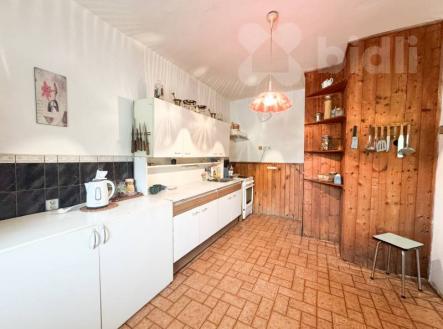 Prodej rodinného domu 310 m2 se stodolou 330m2 a zahradou 4 685 m2 v obci Valkeřice | Prodej - dům/vila, 310 m²
