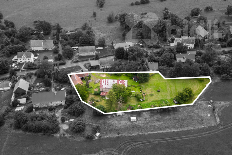 Prodej rodinného domu 310 m2 se stodolou 330m2 a zahradou 4 685 m2 v obci Valkeřice