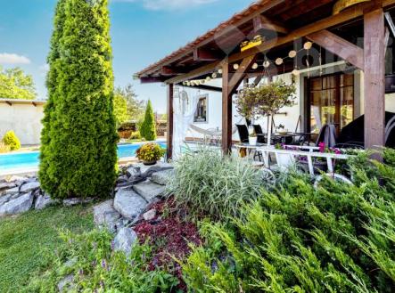 Krásná vilka 5+kk s bazénem, Poříčany | Prodej - dům/vila, 140 m²